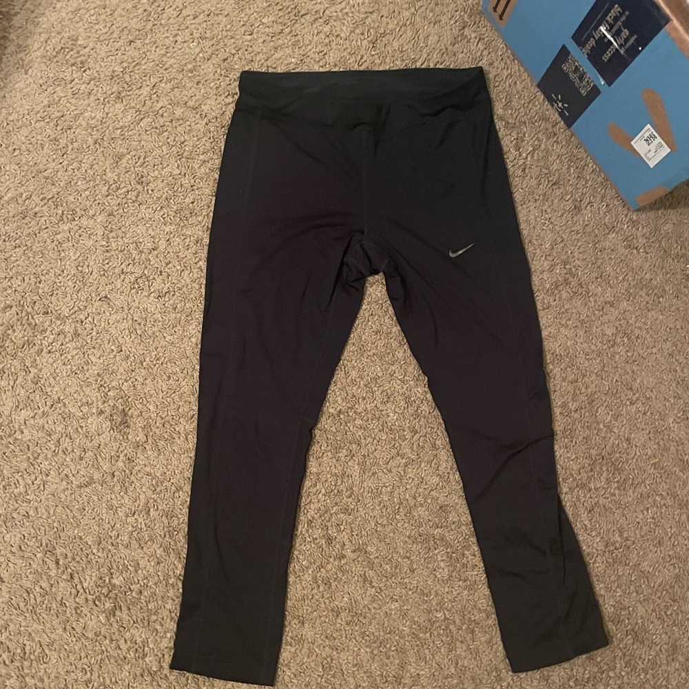 Small cropped Nike leggings!